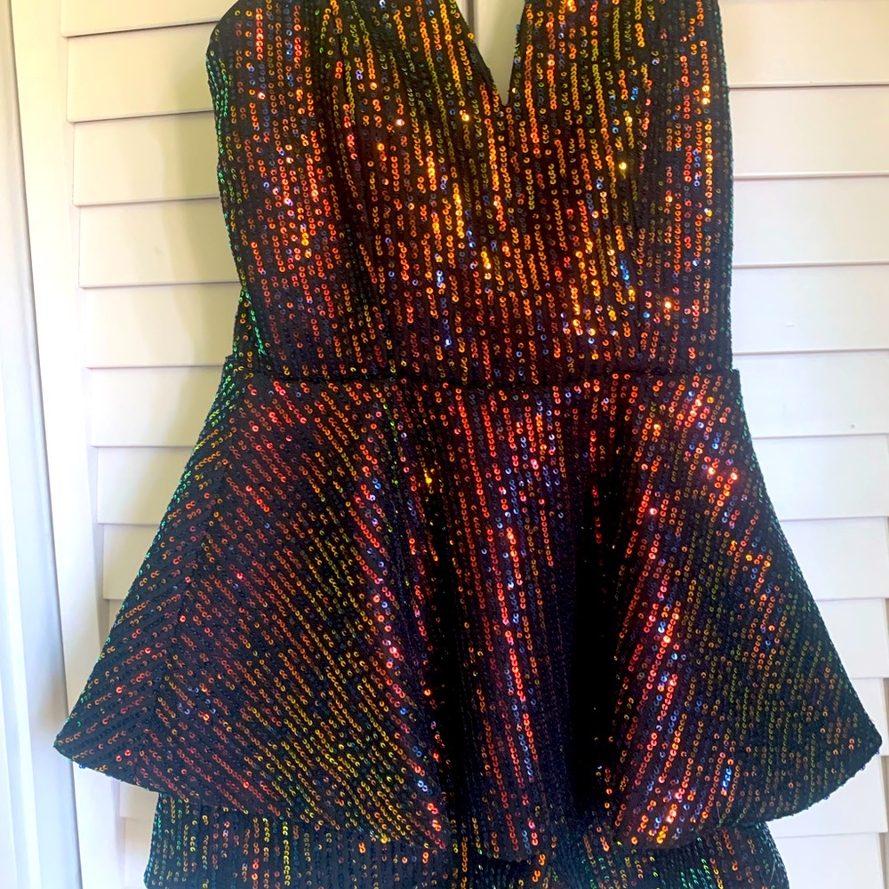 Do and be, size small hoco dress worn once retail is 150$. Price is negotiable!
